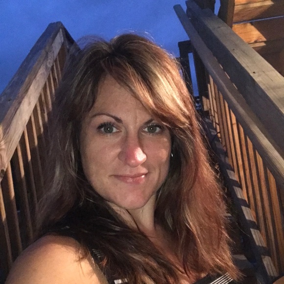 Meet your Posher, Nicole - Picture 1 of 1